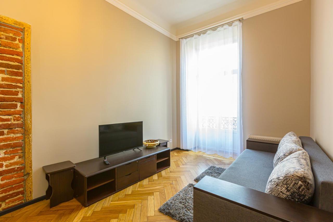 Центр На Вулиці Проспект Шевченка 12 Навпроти Макдональса З Балконом Apartment Lviv Bagian luar foto