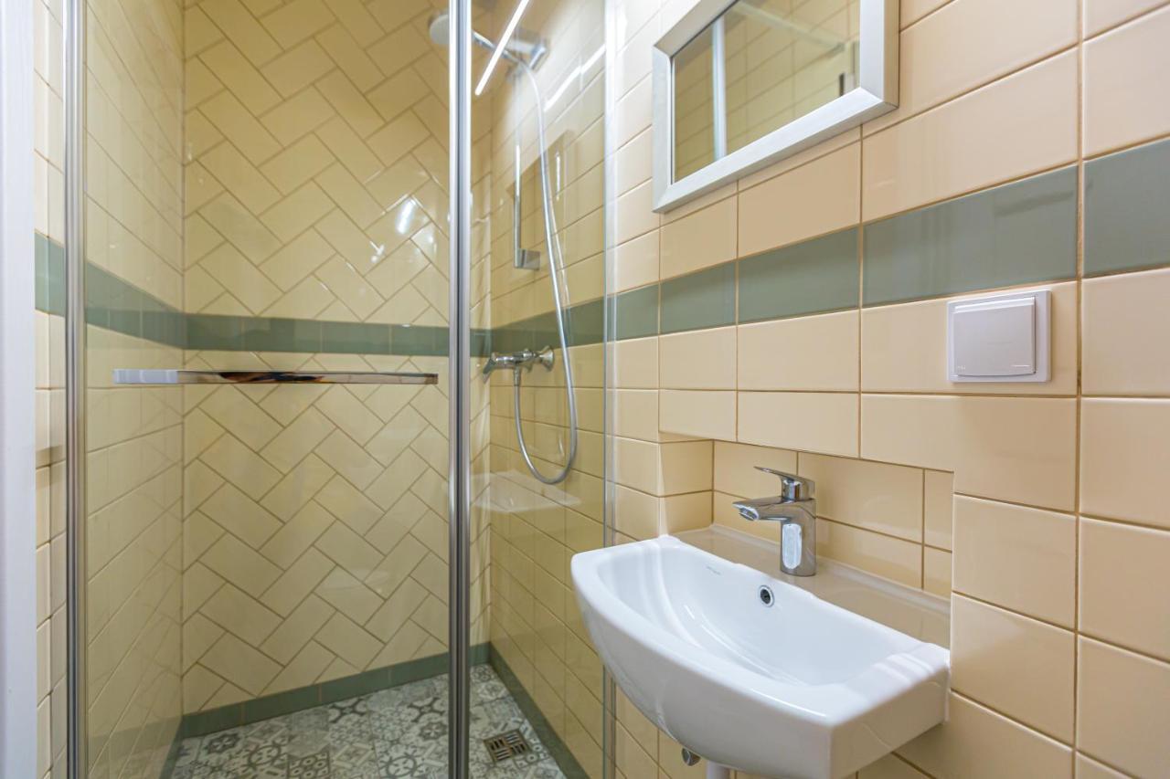 Центр На Вулиці Проспект Шевченка 12 Навпроти Макдональса З Балконом Apartment Lviv Bagian luar foto