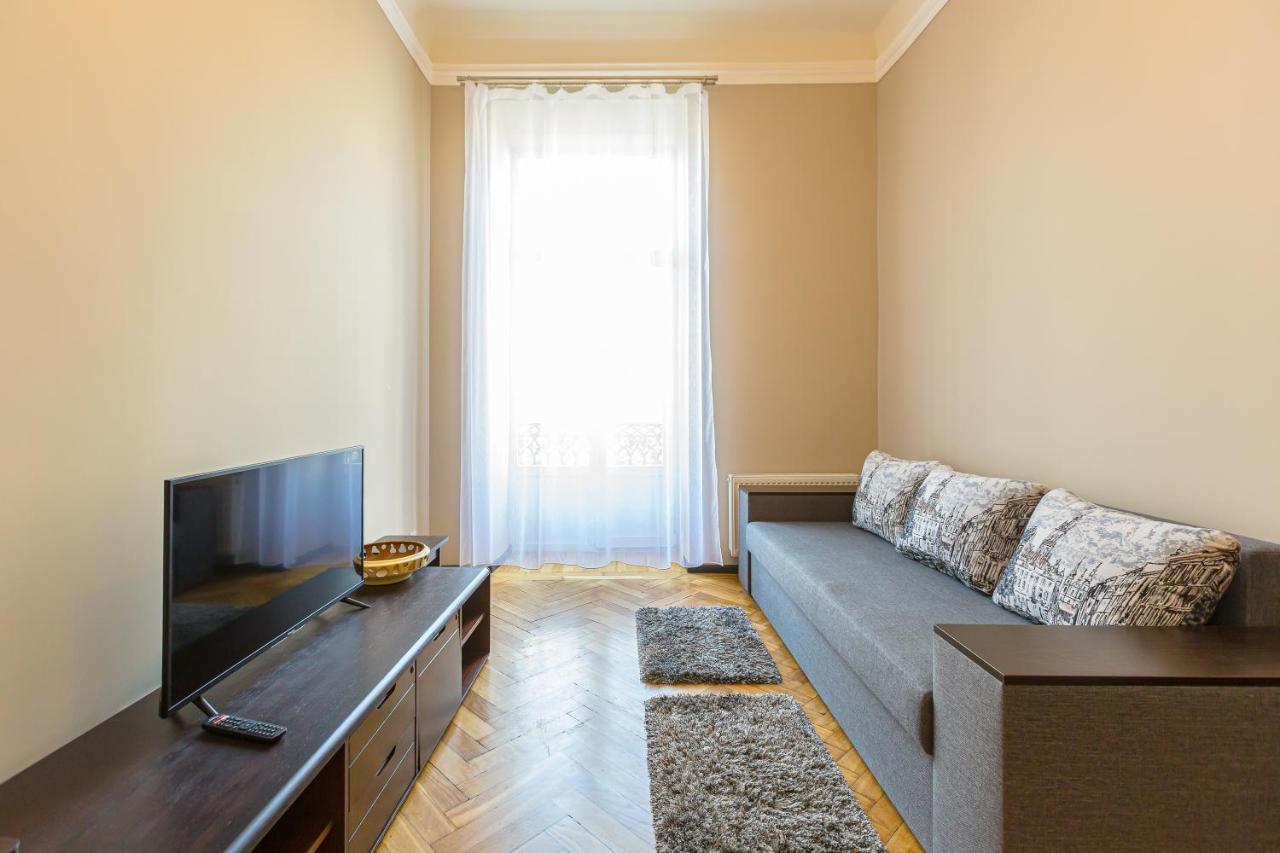 Центр На Вулиці Проспект Шевченка 12 Навпроти Макдональса З Балконом Apartment Lviv Bagian luar foto