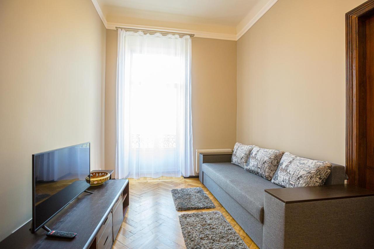 Центр На Вулиці Проспект Шевченка 12 Навпроти Макдональса З Балконом Apartment Lviv Bagian luar foto