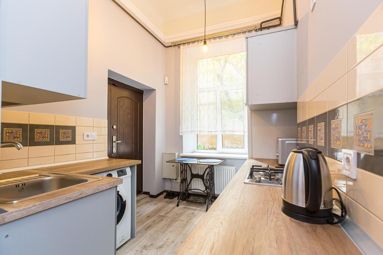 Центр На Вулиці Проспект Шевченка 12 Навпроти Макдональса З Балконом Apartment Lviv Bagian luar foto