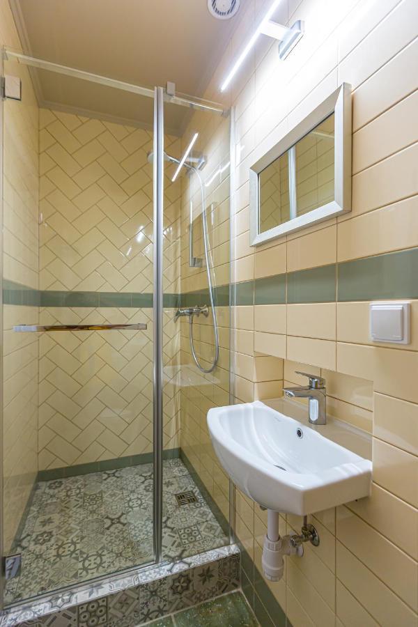 Центр На Вулиці Проспект Шевченка 12 Навпроти Макдональса З Балконом Apartment Lviv Bagian luar foto