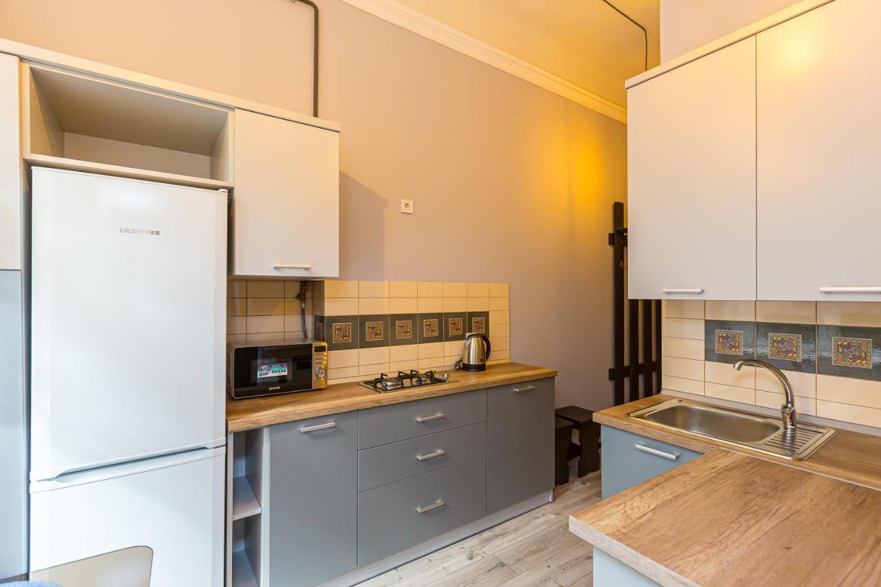 Центр На Вулиці Проспект Шевченка 12 Навпроти Макдональса З Балконом Apartment Lviv Bagian luar foto