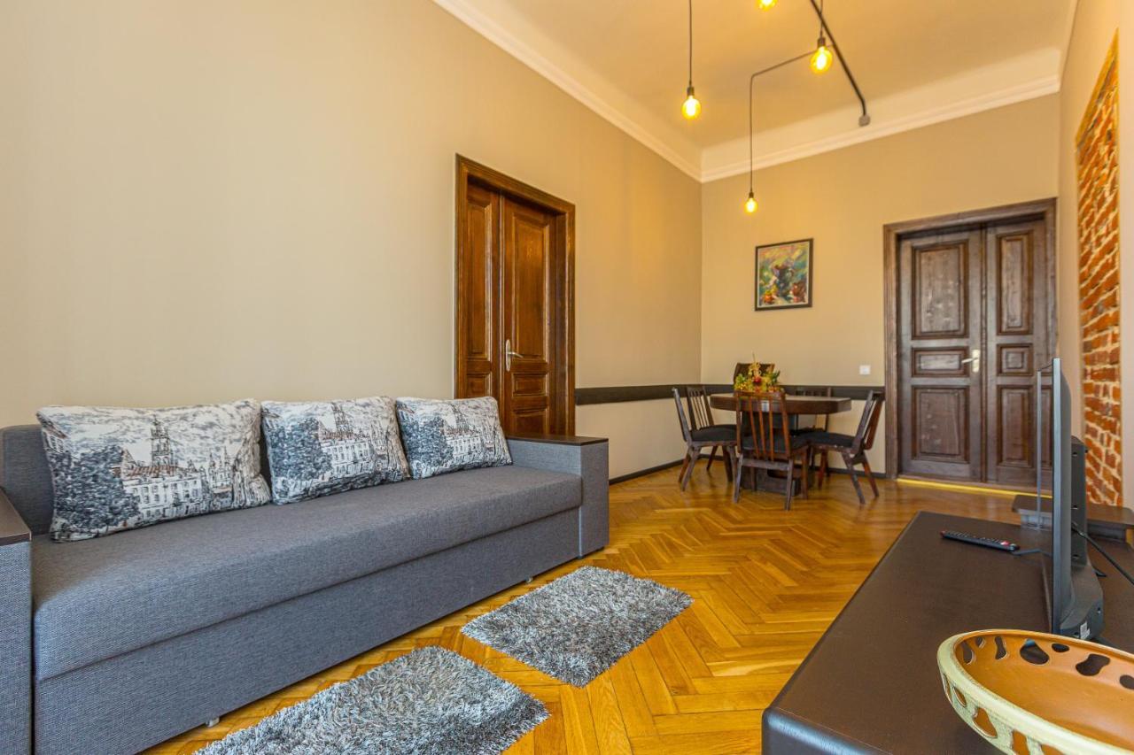 Центр На Вулиці Проспект Шевченка 12 Навпроти Макдональса З Балконом Apartment Lviv Bagian luar foto
